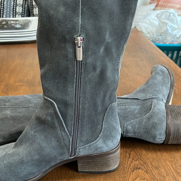 Sexy Over the Knee Gray Suede, sz 9, 2 inch block heel Boots, like brand new!!! - Picture 5 of 11